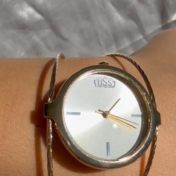 Minimalist Gold Bangle Watch – Elegant Open Wire Women’s Wristwatch - Picture 4 of 5